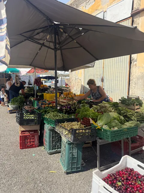 Frisches Obst und Gemüse auf dem Mercato von Vibo Marina